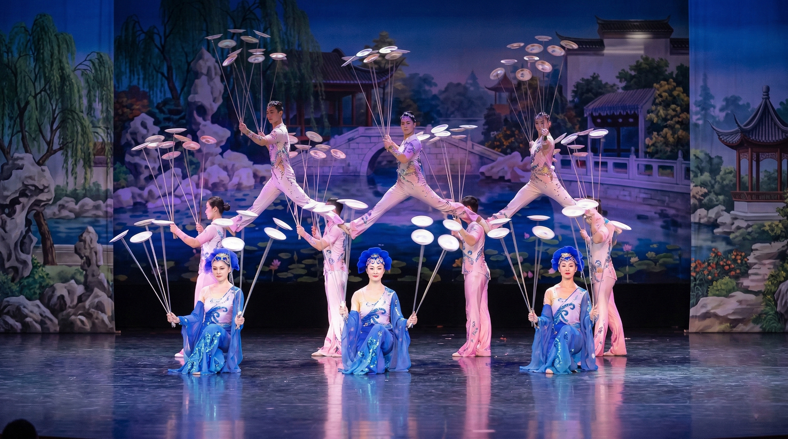 Chinese Acrobats: History, Geography, Culture