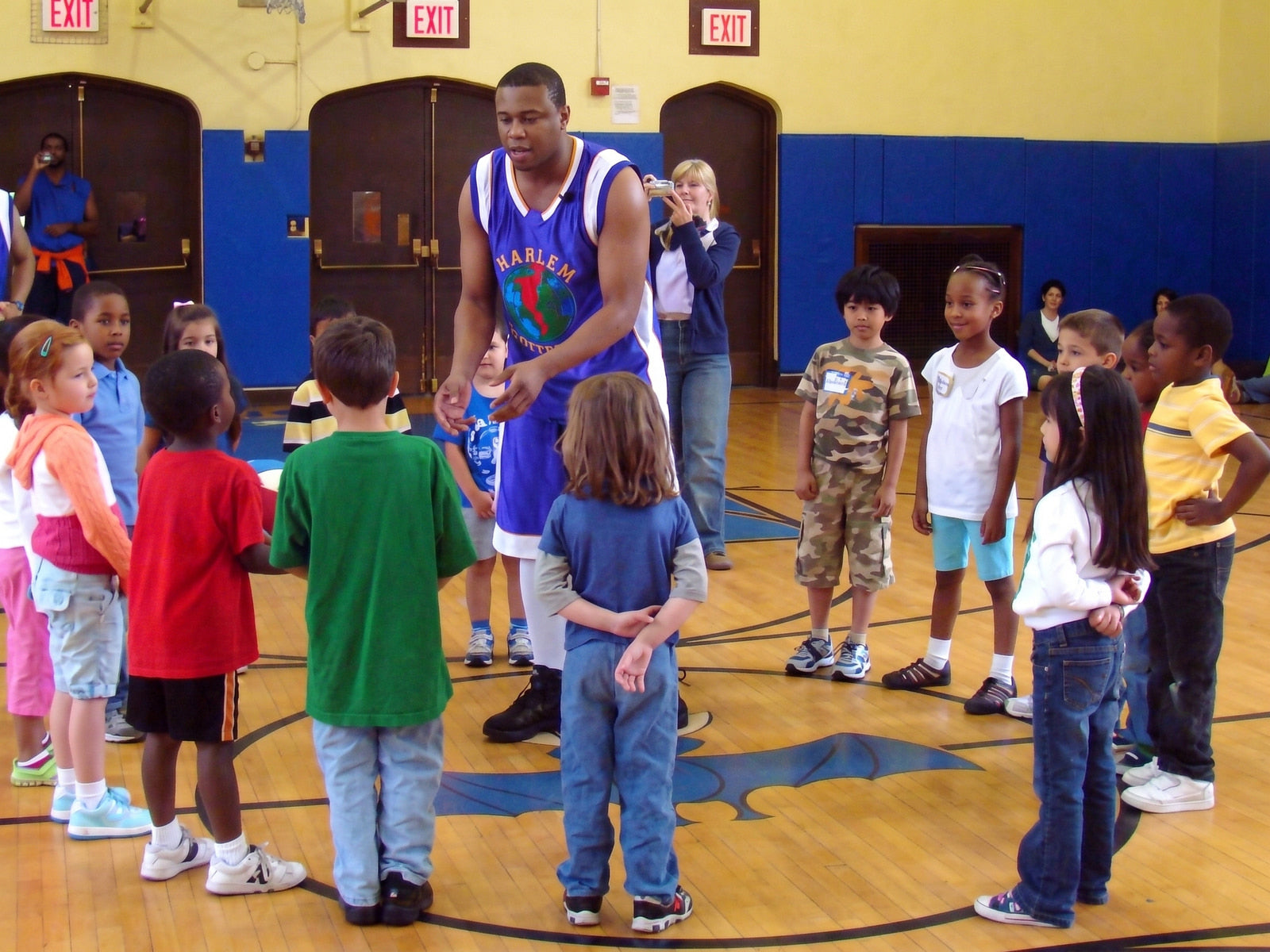 Harlem Hoopsters Basketball: NBA Stars & DJ Music